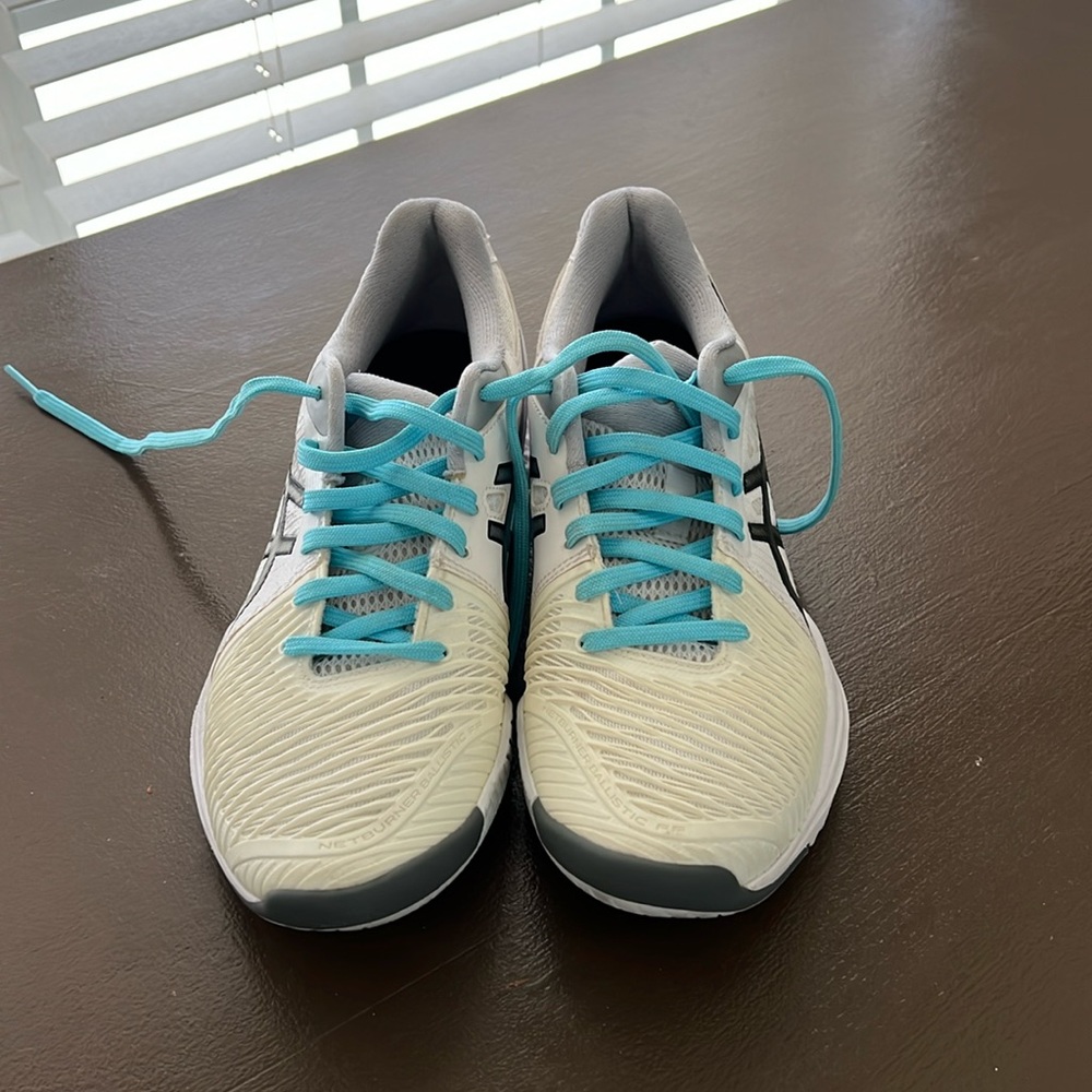 ASICS Tennis shoe